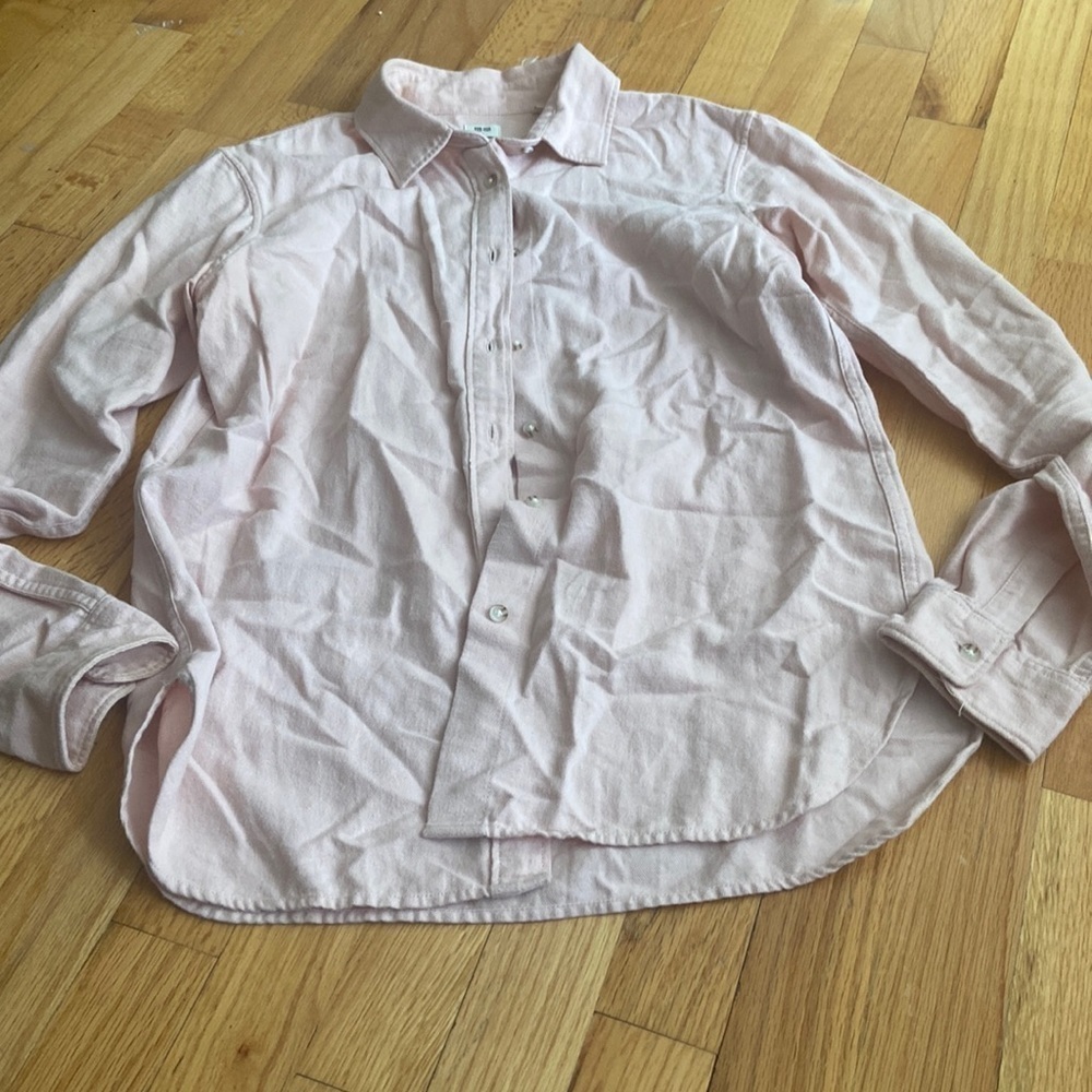 WOMEN’S Uniqlo button down. Pink. Size S